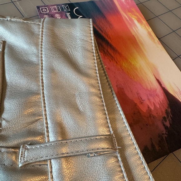 Out of This World Shorts - Picture 3 of 6